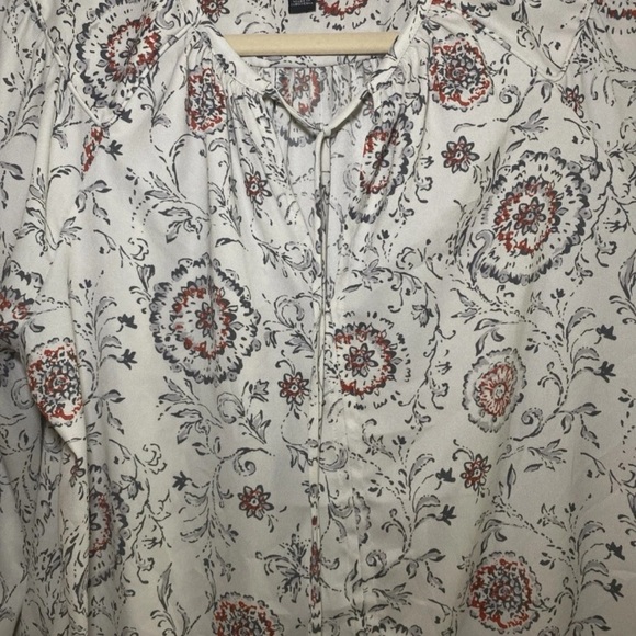ANN TAYLOR Long Sleeve VNeck Boho Blouse Size M Creme, Gray, Burnt Orange Floral - Picture 2 of 10